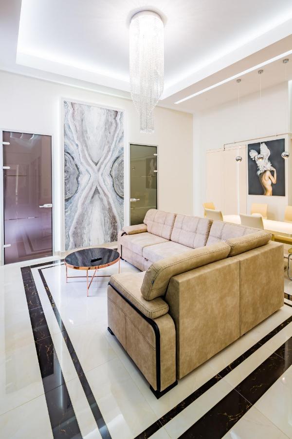 Leogrand Deluxe Apartments On Doroshenka 17 Lviv Dış mekan fotoğraf