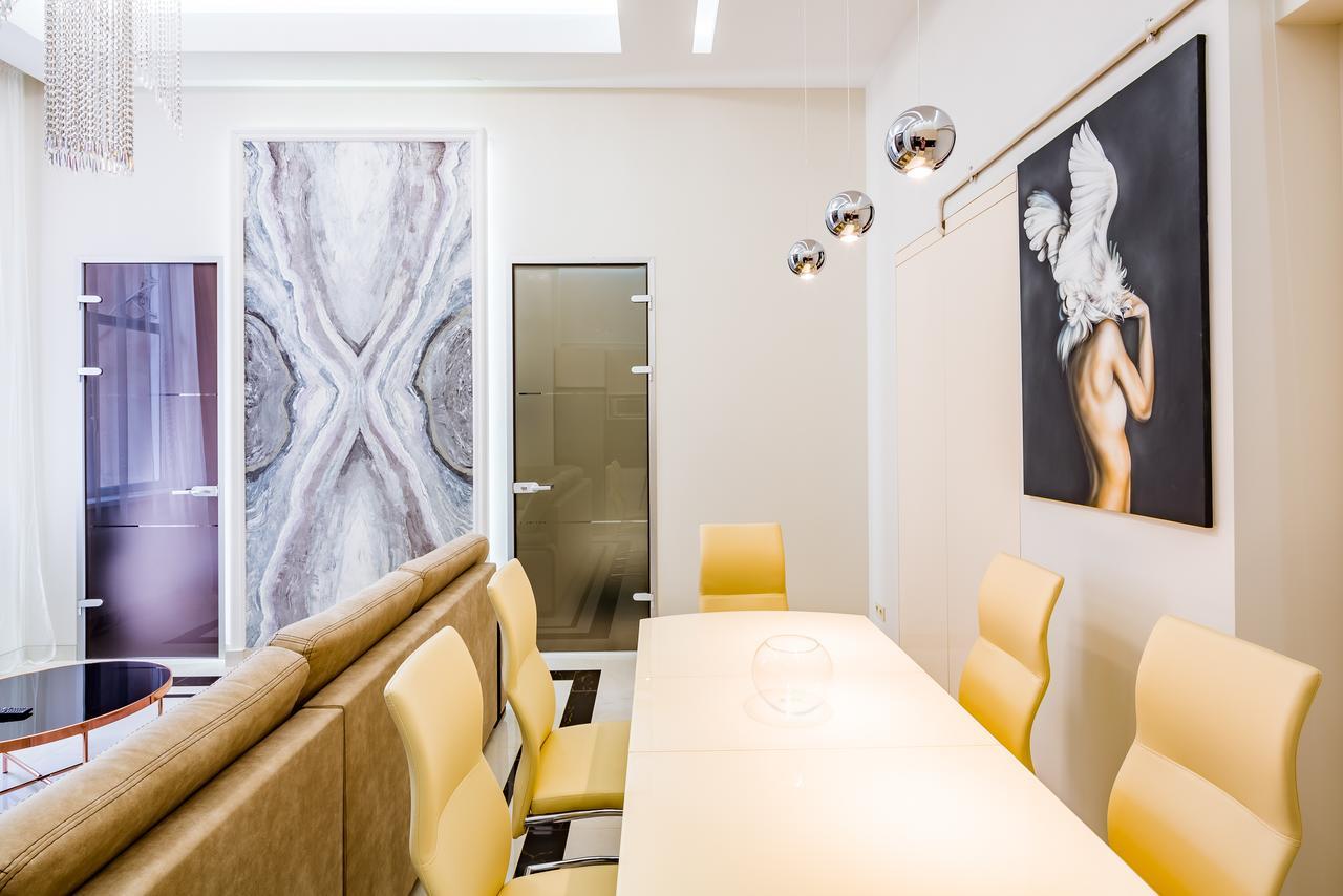 Leogrand Deluxe Apartments On Doroshenka 17 Lviv Dış mekan fotoğraf