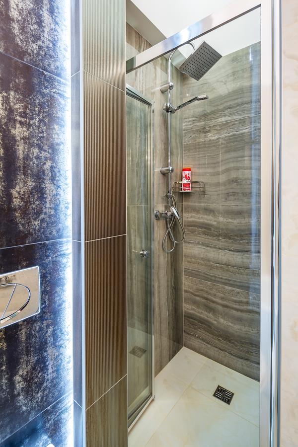 Leogrand Deluxe Apartments On Doroshenka 17 Lviv Dış mekan fotoğraf