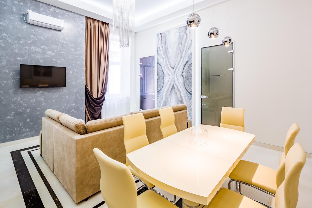 Leogrand Deluxe Apartments On Doroshenka 17 Lviv Dış mekan fotoğraf